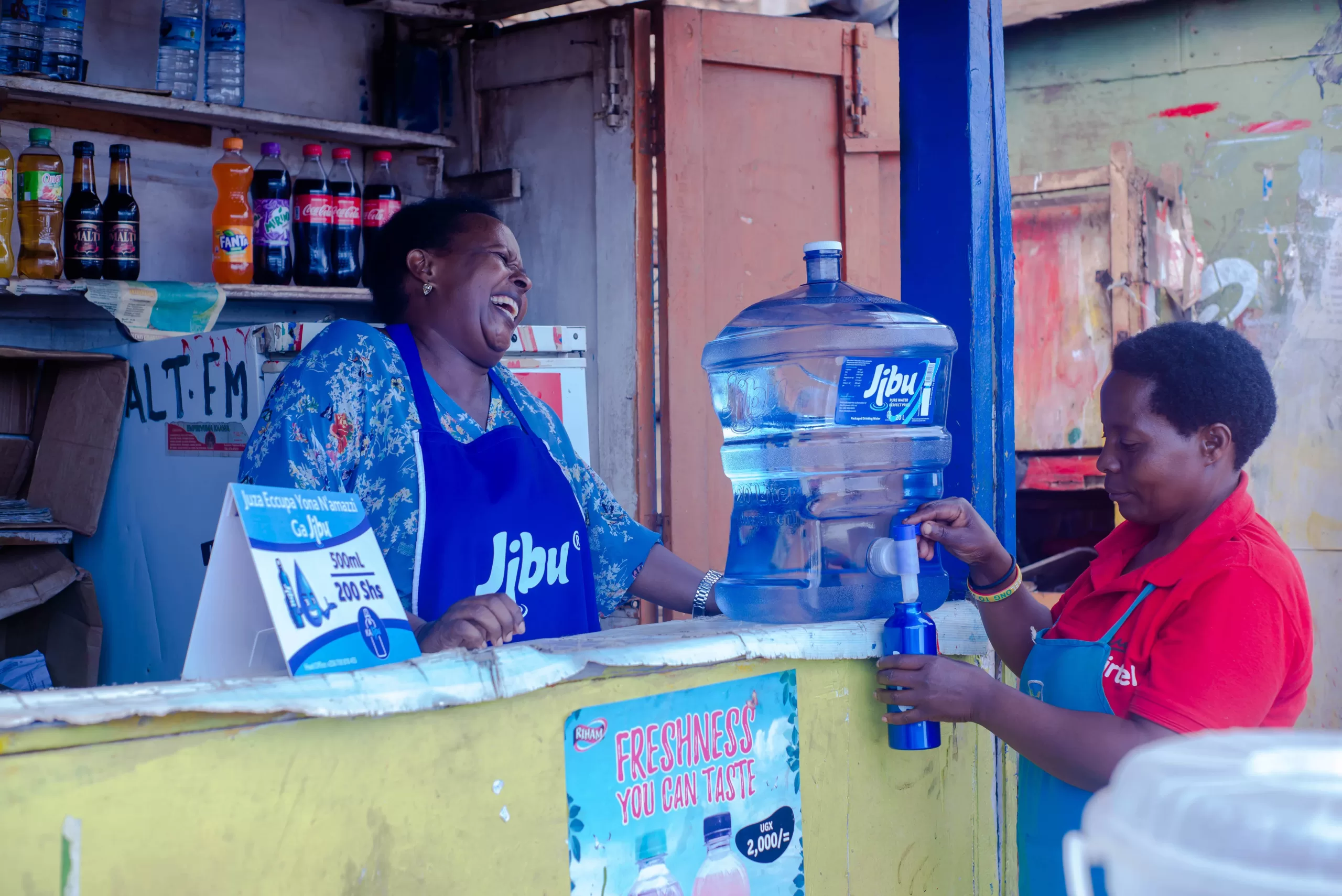 Smiling lady and kid representing Jibuntu's mission